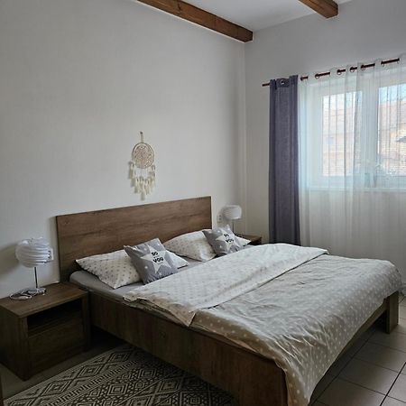 Apartman U Sudu Kobylí Buitenkant foto
