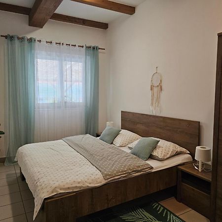 Apartman U Sudu Kobylí Buitenkant foto