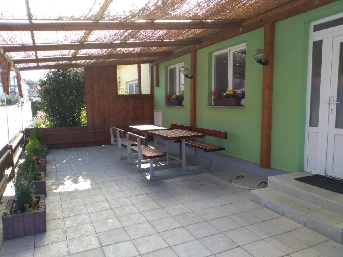 Apartman U Sudu Kobylí Buitenkant foto