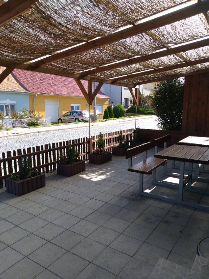 Apartman U Sudu Kobylí Buitenkant foto