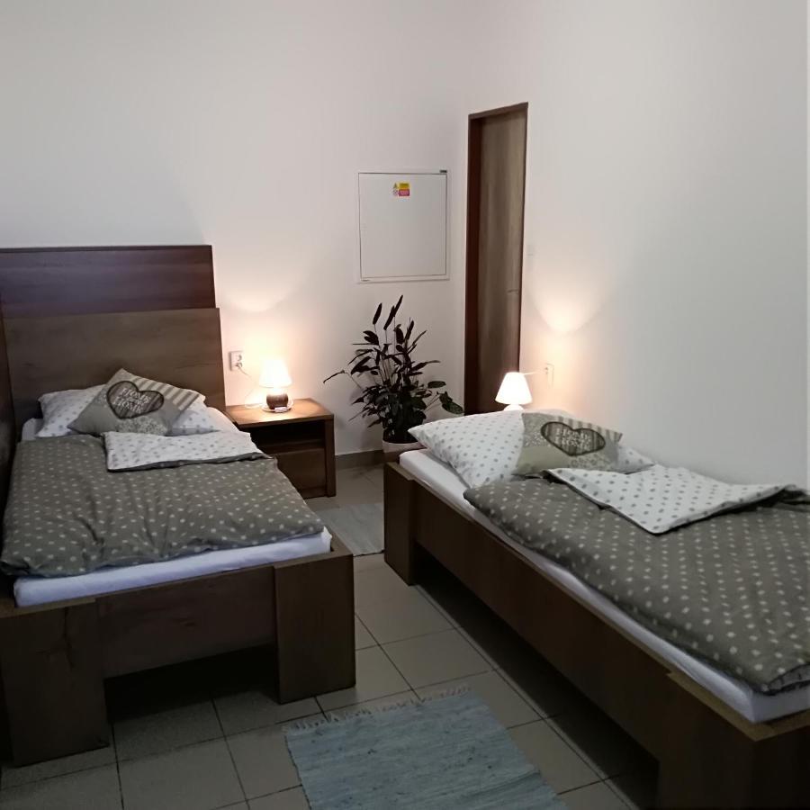 Apartman U Sudu Kobylí Buitenkant foto